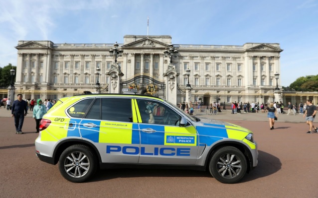 Σύλληψη 38χρονου με όπλο τέιζερ έξω από το Μπάκιγχαμ