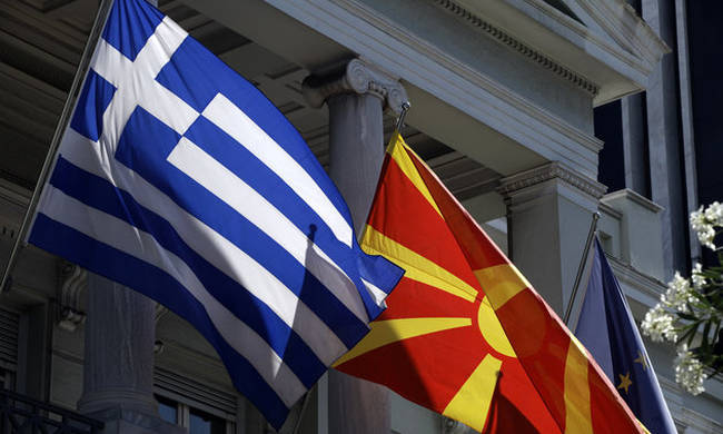 Guardian: Ελάχιστοι στα Σκόπια συμφωνούν με την αλλαγή ονόματος
