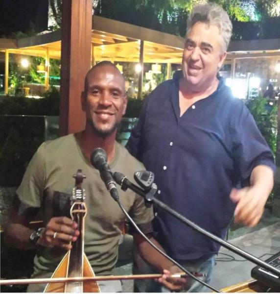 Ο Αμπιντάλ έπαιξε λύρα και λαούτο!