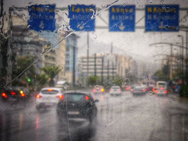 Ο ΔΕΔΔΗΕ προειδοποιεί για κινδύνους από τα ηλεκτροφόρα δίκτυα