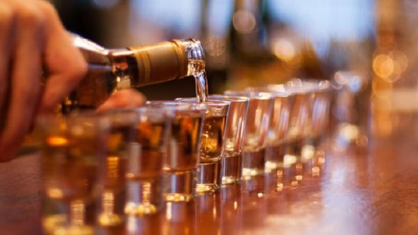 Η ακατάσχετη κατανάλωση αλκοόλ επηρεάζει διαφορετικά άνδρες και γυναίκες