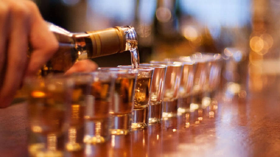 Η ακατάσχετη κατανάλωση αλκοόλ επηρεάζει διαφορετικά άνδρες και γυναίκες