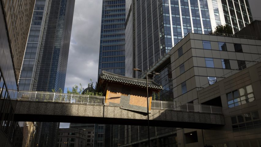 Τι κάνει ένα Κορεάτικο σπίτι πάνω σε μια γέφυρα στο Λονδίνο;