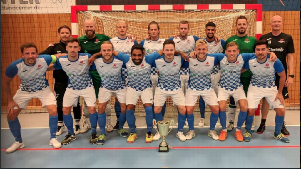 Εντεκάδα με μαθητές και δεσμοφύλακα!