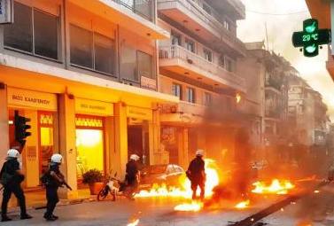 Πάτρα: Επεισόδια μετά την πορεία για τον Παύλο Φύσσα