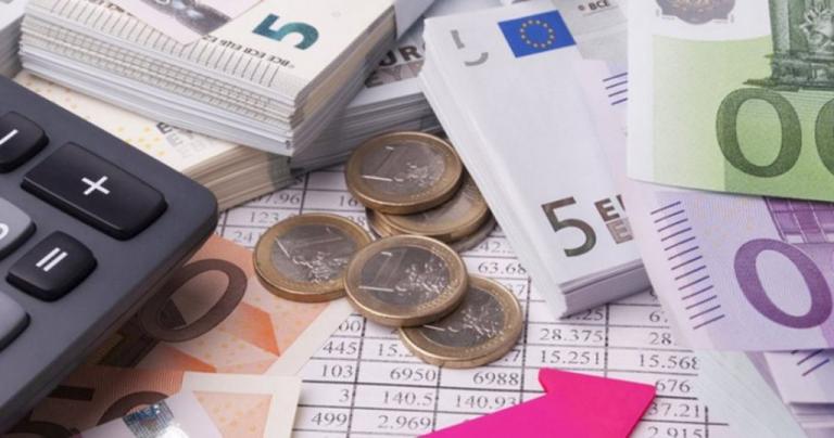 «Άνθρακες» η μείωση των εισφορών για τους ελεύθερους επαγγελματίες