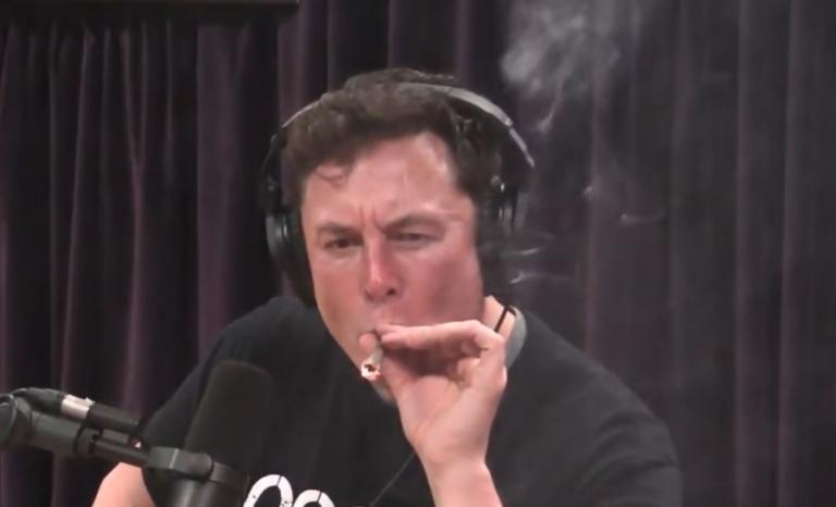 Κάπνισε μαριχουάνα live o Έλον Μάσκ