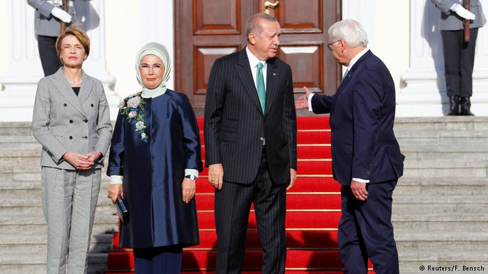 Ξεκίνησαν οι πολιτικές επαφές του Ερντογάν