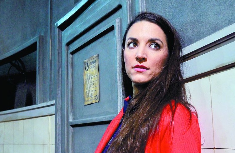 Κατερίνα Ευαγγελάτου: Ευτυχώς, είχα το θέατρο και κρατήθηκα