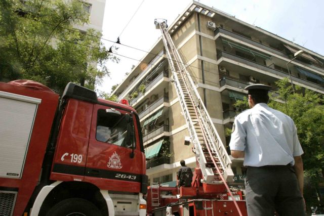 Υπό μερικό έλεγχο η πυρκαγιά σε διαμέρισμα στην Κυψέλη