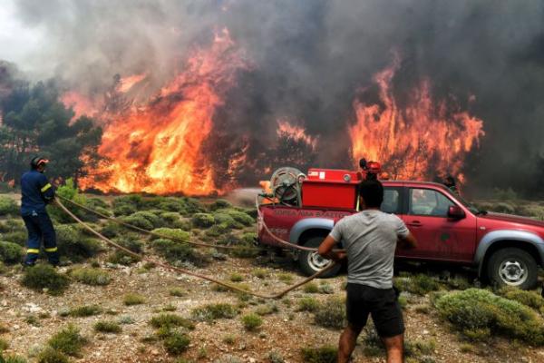 Μεγάλη πυρκαγιά στον Πύργο: Εντολή εκκένωσης σε Κυανή Ακτή και Σπιάντζα