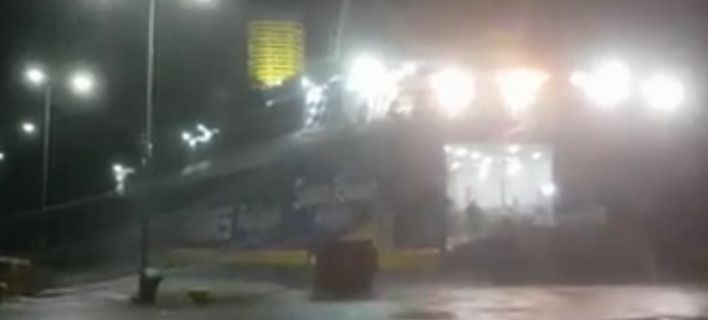 Συγκλονιστική μάχη του Superunner με ανέμους 9-10 μποφόρ στο λιμάνι της Ραφήνας