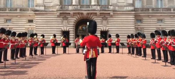 Το «Respect» της Αρίθα Φράνκλιν έπαιξε η βρετανική βασιλική φρουρά