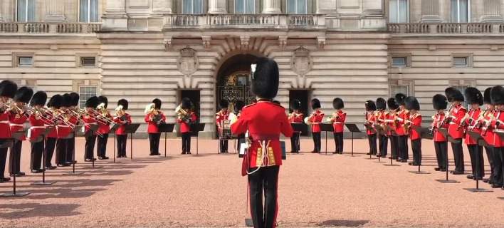 Το «Respect» της Αρίθα Φράνκλιν έπαιξε η βρετανική βασιλική φρουρά