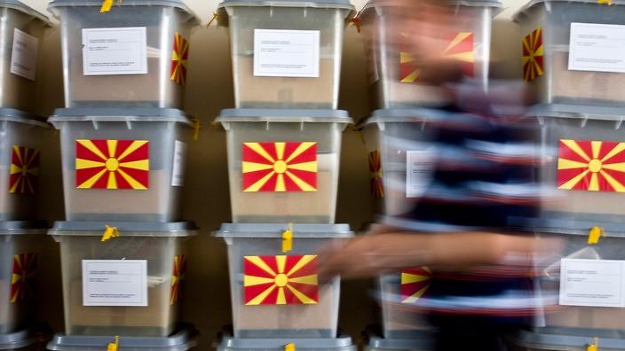 «Κόκκινο» χτυπάει η πόλωση στο παρά ένα του δημοψηφίσματος στην ΠΓΔΜ
