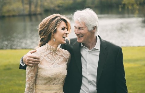 Στον Δαλάι Λάμα το ζεύγος Γκρι για να ευλογήσει το αγέννητο παιδί τους