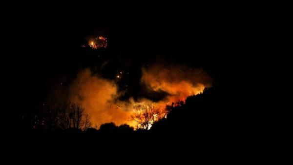 Πυρκαγιά κοντά σε σπίτια στα Λουτρά Αρκαδίας