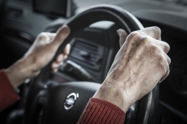 Ανανέωση διπλώματος: Στα θρανία οι οδηγοί άνω των 74 ετών