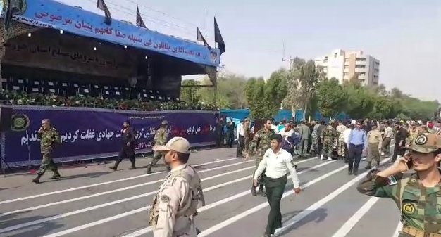 Επίθεση με νεκρούς και τραυματίες σε στρατιωτική παρέλαση στο Ιράν