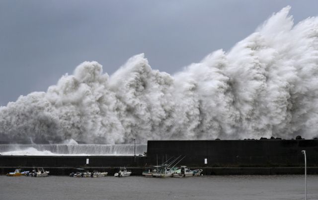 Ο τυφώνας «Τζέμπι» σαρώνει την Ιαπωνία - Εκκενώνονται περιοχές