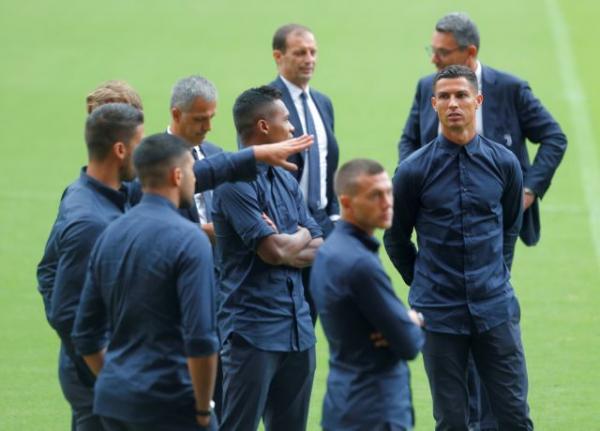 Επίθεση με φωτοβολίδες στο ξενοδοχείο της Γιουβέντους