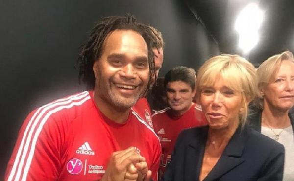 Η συνάντηση του Καρεμπέ με την Μπριζίτ Μακρόν