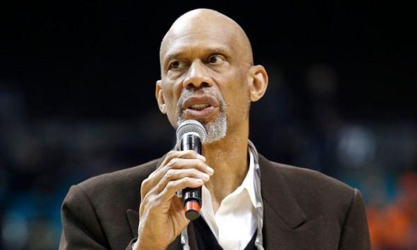 Ο Καρίμ Αμπντούλ-Τζαμπάρ μιλά για τον αθλητισμό και τον ρατσισμό