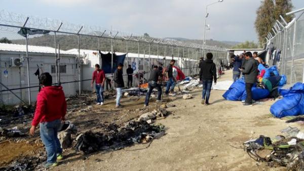 Spiegel: Στα πρόθυρα κατάρρευσης οι προσφυγικοί καταυλισμοί στο Αιγαίο