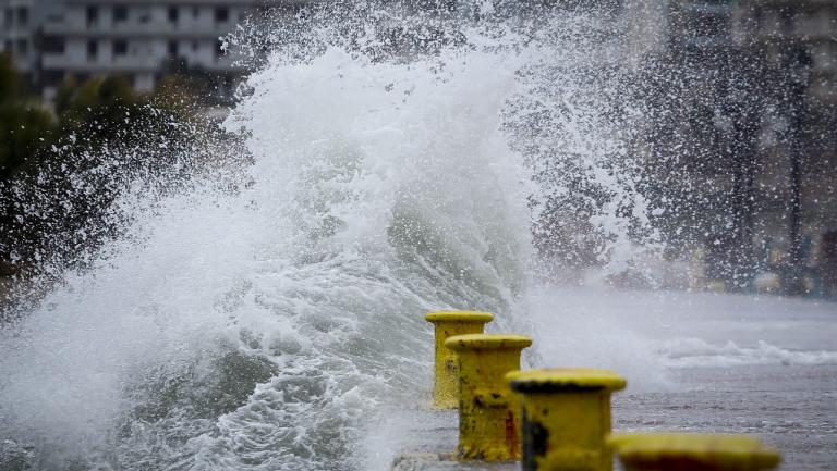 Σαρώνει ο κυκλώνας Ζορμπάς: «Χτυπά» τη Νότια Πελοπόννησο