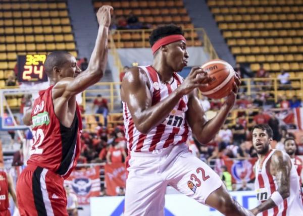 Στον τελικό με σόου του ΛεΝτέι ο Ολυμπιακός