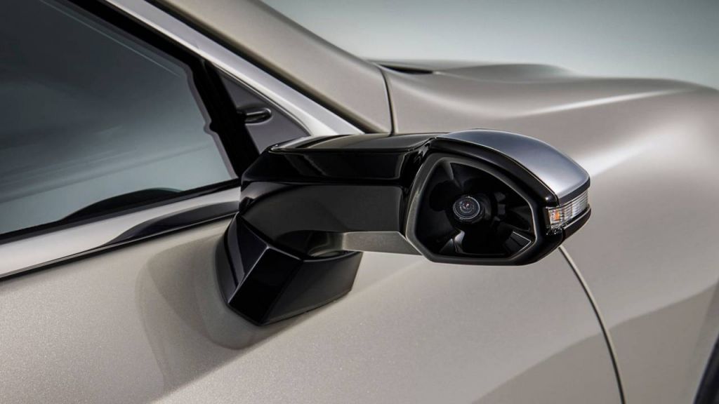 Η Lexus αντικαθιστά τους εξωτερικούς καθρέφτες με κάμερες