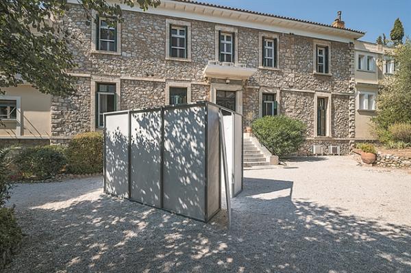 Ο Ανδρέας Λόλης φέρει την… ακαταστασία στην Βρετανική Σχολή