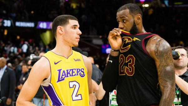 Λόνζο για Λεμπρόν: Είναι ένας απλός άνθρωπος, όχι ο Θεός