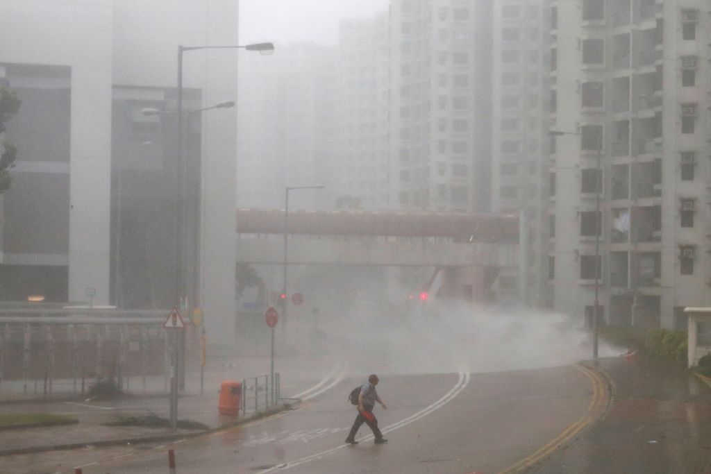 Το Χονγκ Κόνγκ έπληξε ο υπερτυφώνας Μανγκούτ
