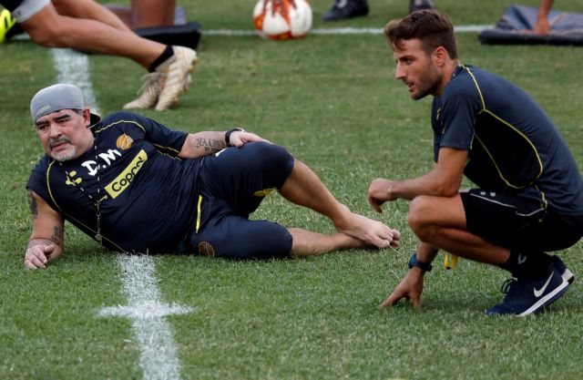 Η Ντοράντος παρουσίασε τον ξυπόλυτο Μαραντόνα