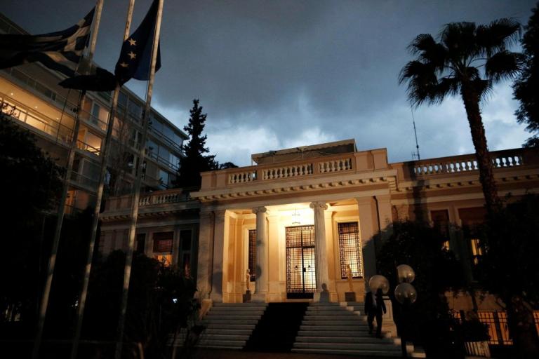 Παίζουν κρυφτούλι με την περικοπή των συντάξεων