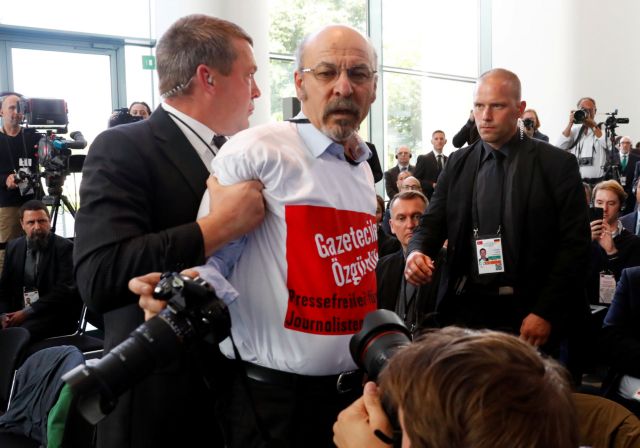 Επεισοδιακή συνέντευξη Μέρκελ – Ερντογάν