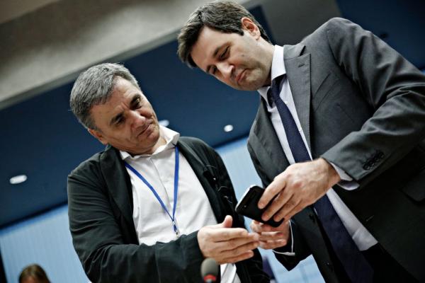 Αλλάζουν τόπο, ύφος και διάρκεια τα ραντεβού με την τρόικα