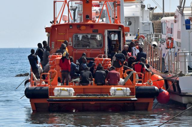 Οι ΜΚΟ εγκαταλείπουν τη διάσωση προσφύγων στη Μεσόγειο