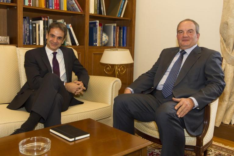 Όλοι μαζί, με τον Καραμανλή