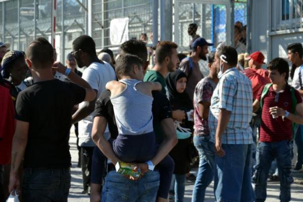 Αναρτήθηκε η προκήρυξη για 1.575 θέσεις εργασίας σε προσφυγικές δομές