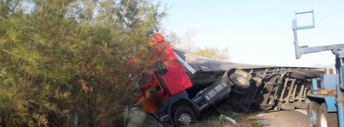 Νέα εκτροπή νταλίκας στην Αθηνών – Λαμίας, μετ΄ εμποδίων η κυκλοφορία των ΙΧ [Εικόνες]