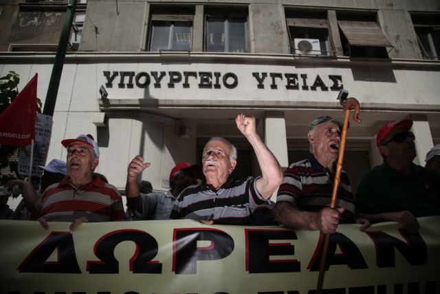 Σε ομηρεία οι συνταξιούχοι: Κυβερνητικά παιχνίδια για τις περικοπές και τα αντίμετρα