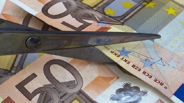 Έρχεται γερό «ψαλίδι» στα αναδρομικά