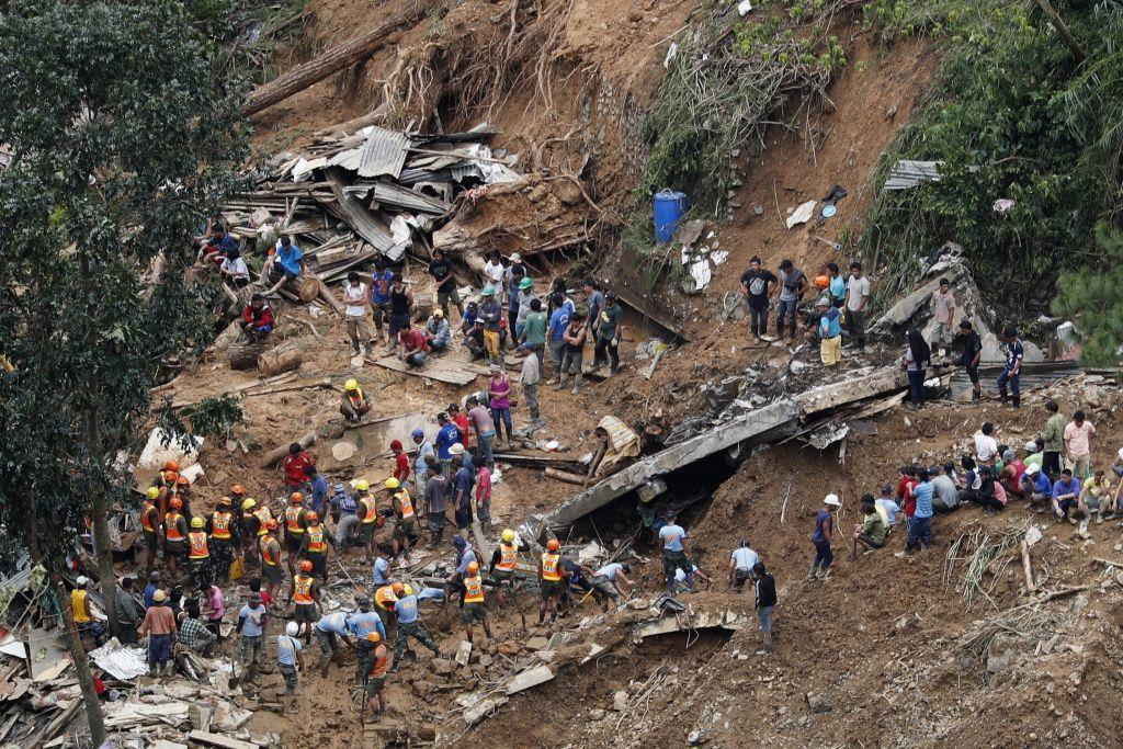 Χάος αφήνει πίσω του ο τυφώνας Μανγκούτ