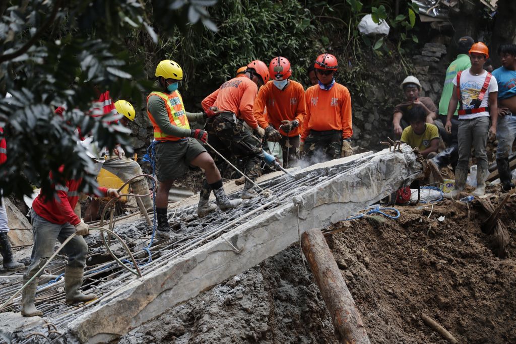 Φιλιππίνες: Αυξάνεται ο αριθμός των νεκρών από τον τυφώνα Μανγκούτ