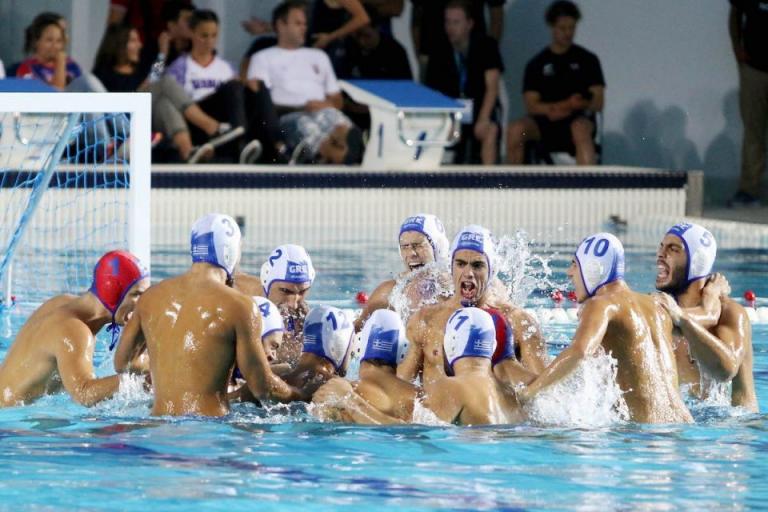 Ο πολιτικός κόσμος συγχαίρει την εθνική ομάδα Νέων στο πόλο