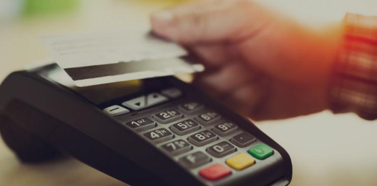 «Κερδίζουν» τους Έλληνες οι ανέπαφες συναλλαγές