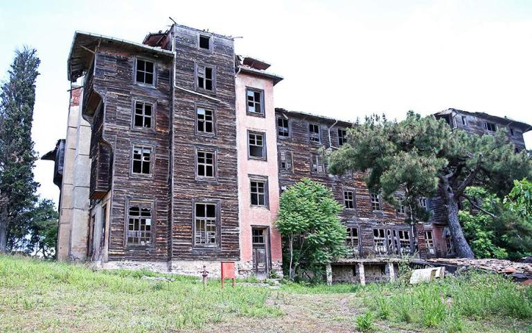 NYT: Kίνδυνος κατάρρευσης για το ιστορικό ορφανοτροφείο στην Πρίγκηπο