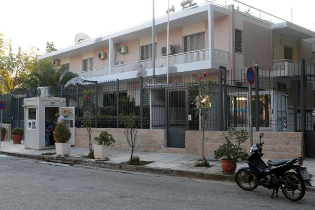 «Βολές» κομμάτων κατά κυβέρνησης για τη νέα επίθεση Ρουβίκωνα